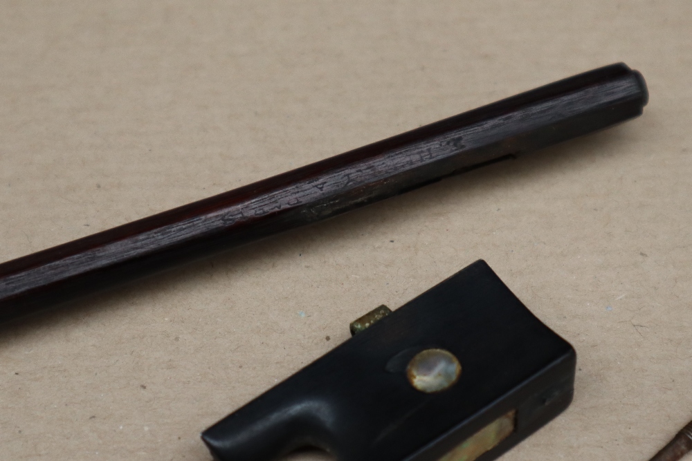 An E. Henry A Paris silver mounted violin bow, faint stamp by the frog, 74. - Image 5 of 16