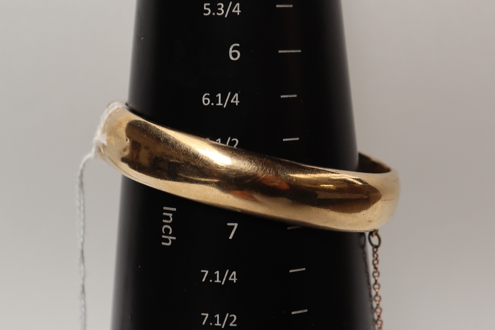 A 9ct yellow gold hinged bangle decorated with scrolls, - Image 6 of 6