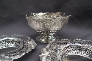 A pair of late Victorian silver bon bon dishes with a pierced leaf rim, London, 1895, Martin,