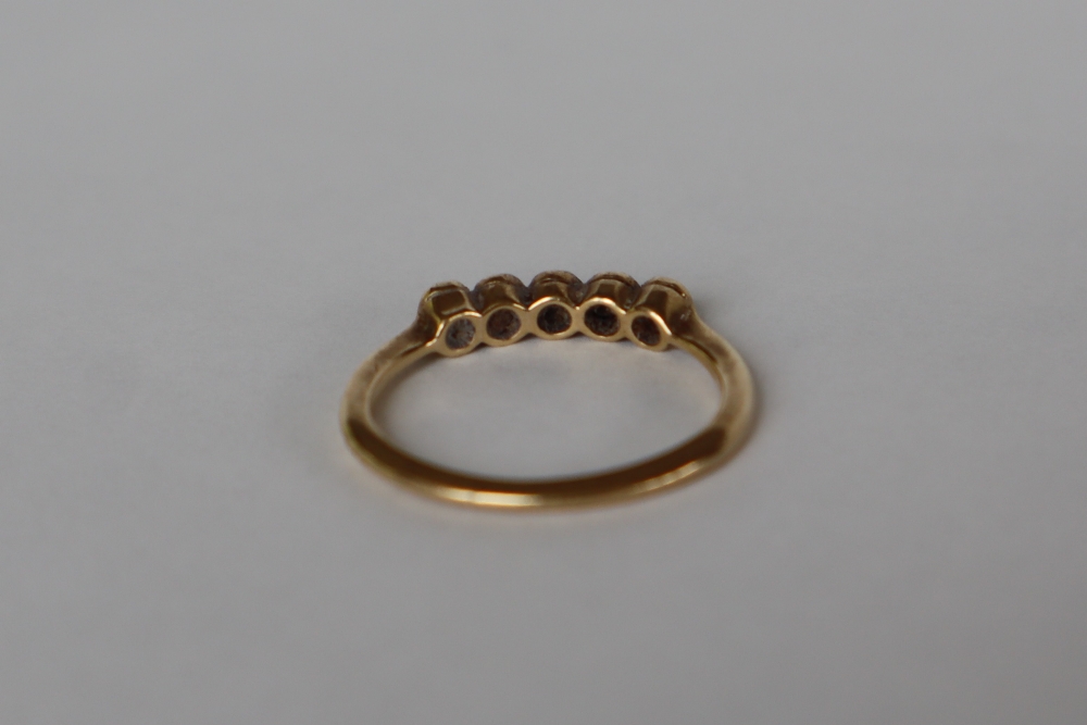 A five stone diamond ring, - Bild 4 aus 5