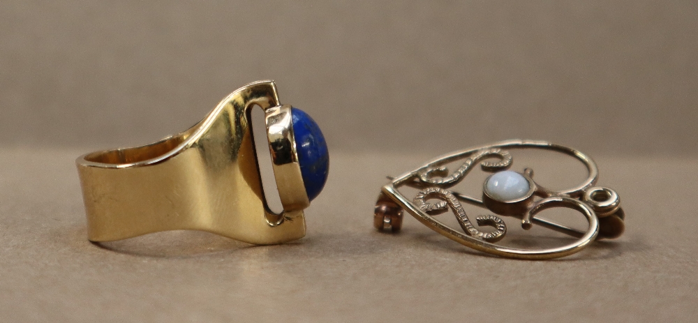 A 9ct gold ring set with a lapis lazuli panel, size K, together with a 9ct gold opal set brooch, - Image 4 of 5