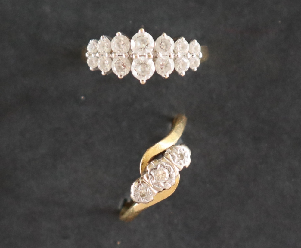 A three stone diamond ring set with round old cut diamonds to a white metal setting and 18ct gold - Image 2 of 7