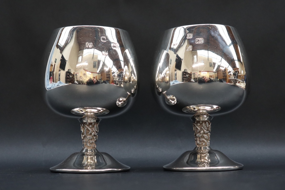 A pair of Elizabeth II silver brandy balloons, Sheffield, 1975, Pinder Brothers, - Image 2 of 7
