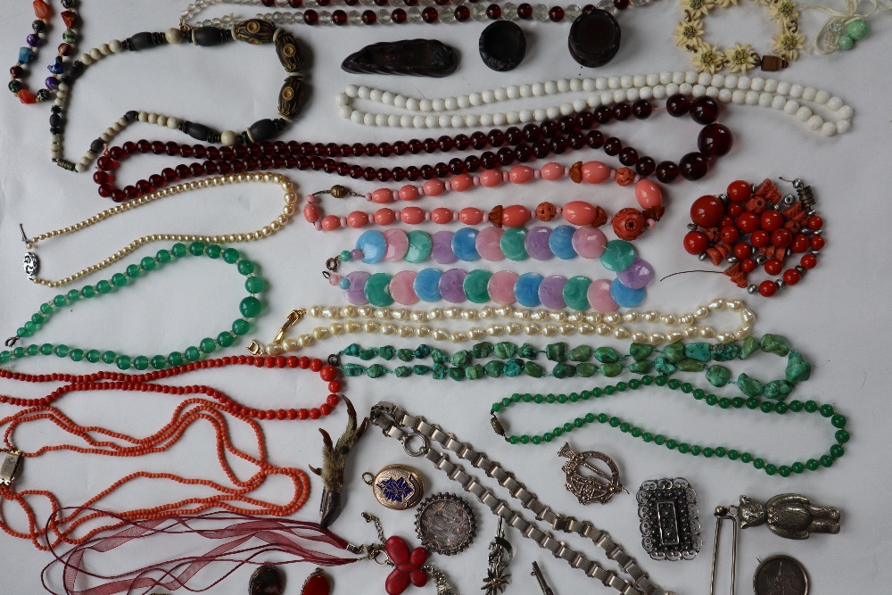 A large lot of assorted costume jewellery including Scottish hardstones, beaded necklaces, - Image 4 of 6
