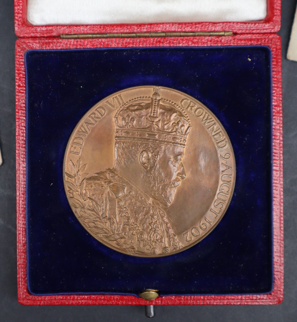 An Edward VII 1902 Coronation medal, cased together with a Festival of Britain Crown, other crowns, - Bild 3 aus 6