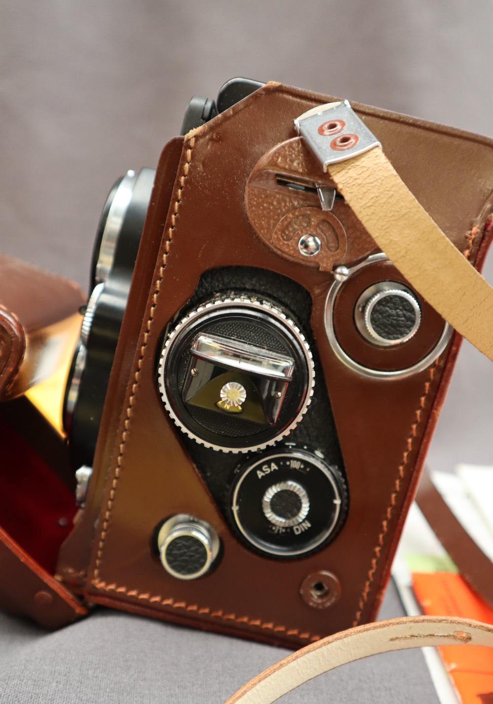 A Rolleiflex camera together with a Werra Matic camera and paperwork CONDITION REPORT: - Bild 5 aus 16