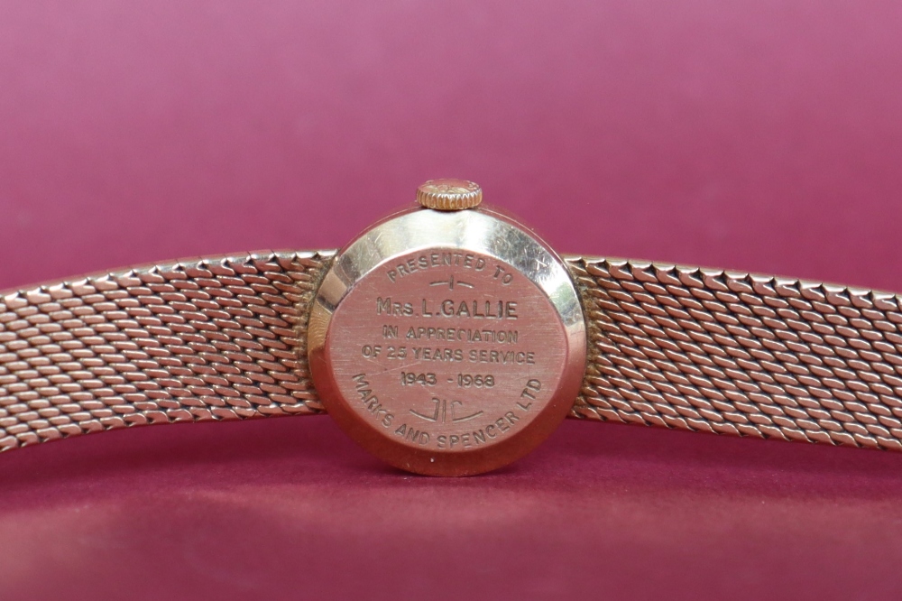 A lady's 9ct gold Longines wristwatch with a circular dial with batons on an integral strap - Image 5 of 5