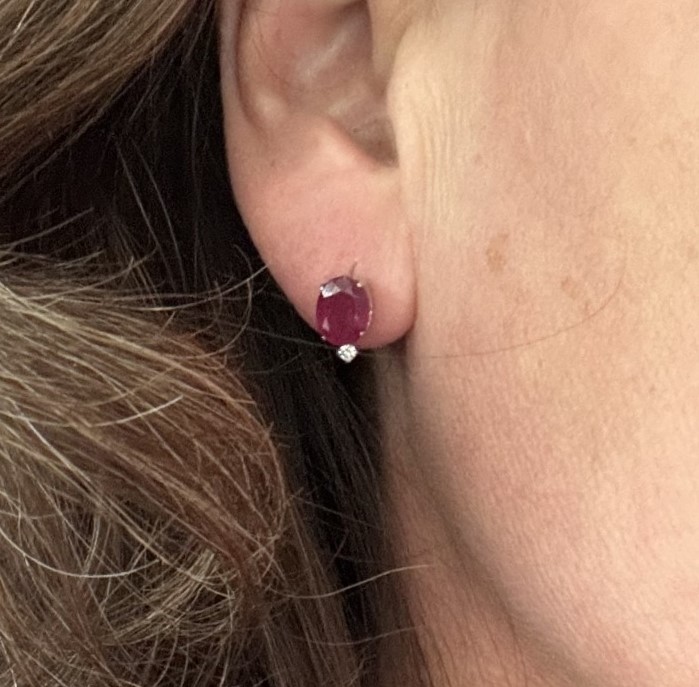 A pair of ruby and diamonds earrings, - Bild 2 aus 3