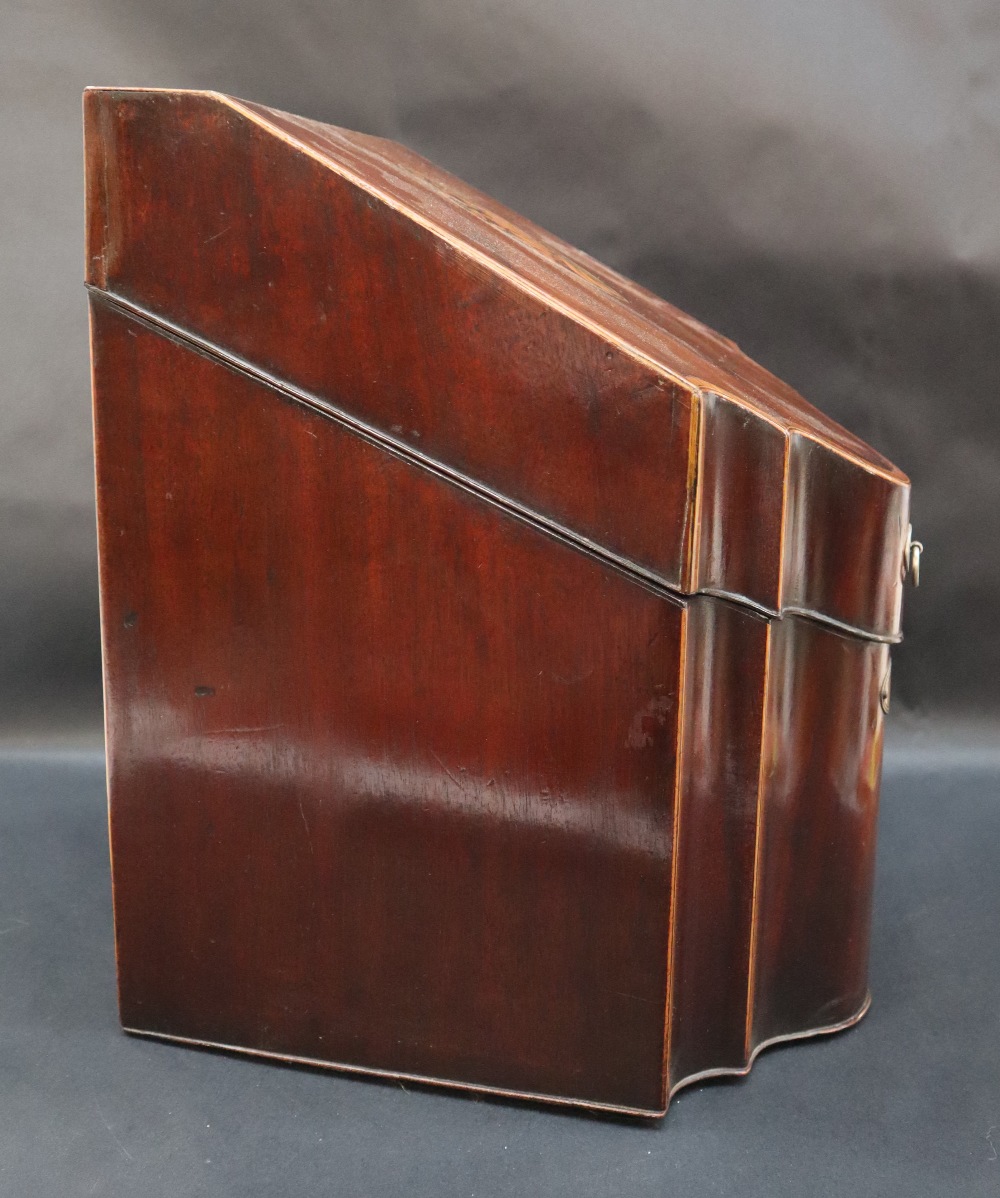A George III mahogany serpentine fronted knife box with a shell inlaid crossbanded top, - Bild 6 aus 8