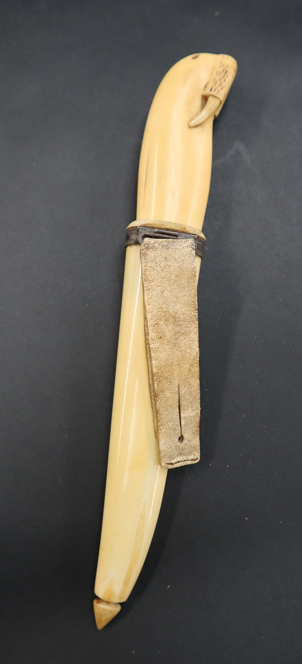 A walrus ivory dagger, the handle in the form of a walrus, - Image 6 of 6