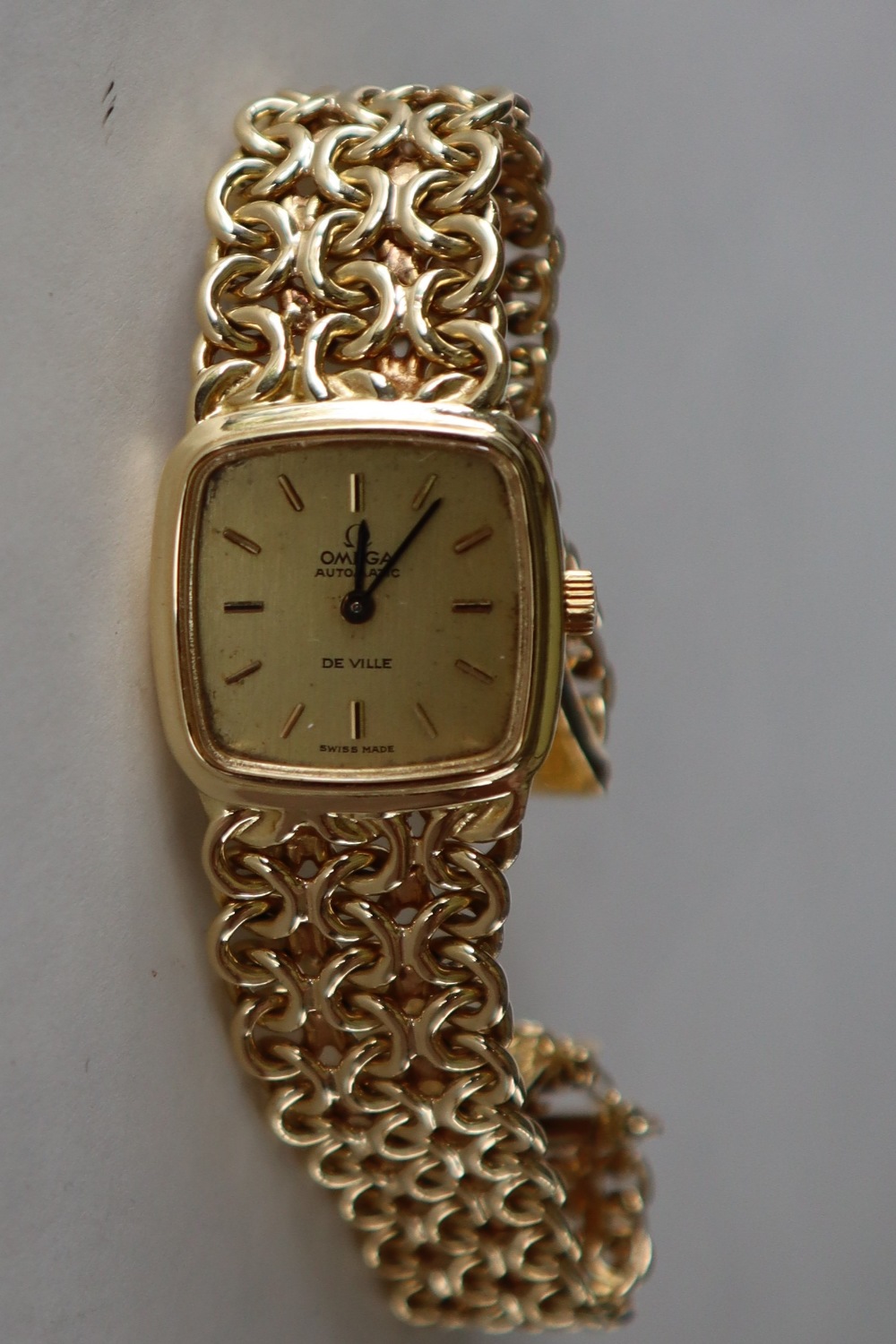 A lady's 18ct gold Omega Automatic De Ville wristwatch with a square dial and batons on an 18ct - Image 4 of 9