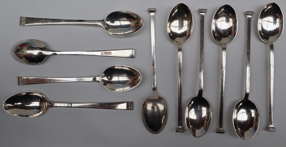 A set of ten George V silver fiddle shell and line decorated dessert forks, London, 1911, - Image 6 of 7