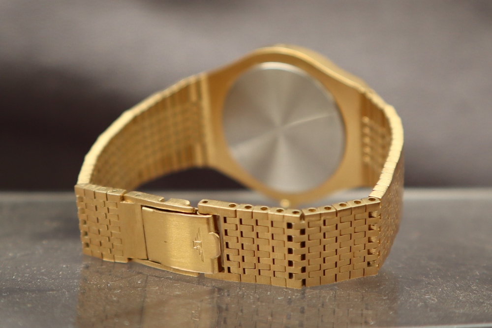 A gentleman's Longines wristwatch, in gilt metal on a gilt metal strap, - Bild 6 aus 10