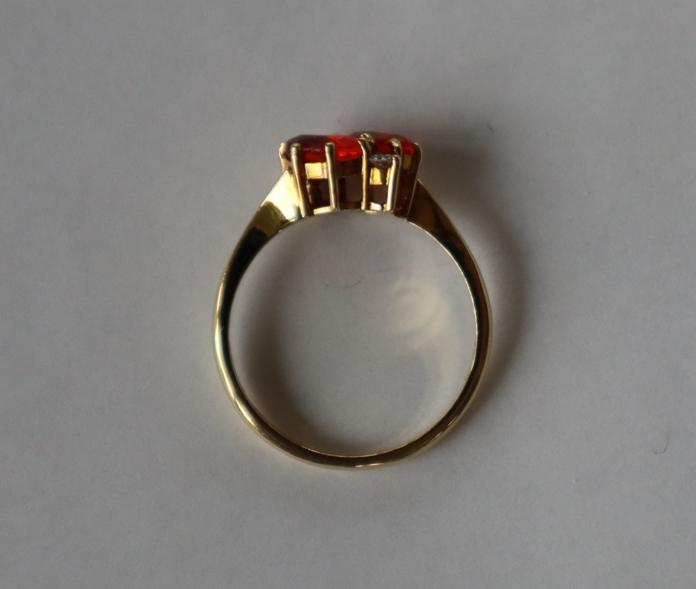 An 18ct gold dress ring set with semi precious orange stones possible Spessartite, and diamonds, - Bild 2 aus 4