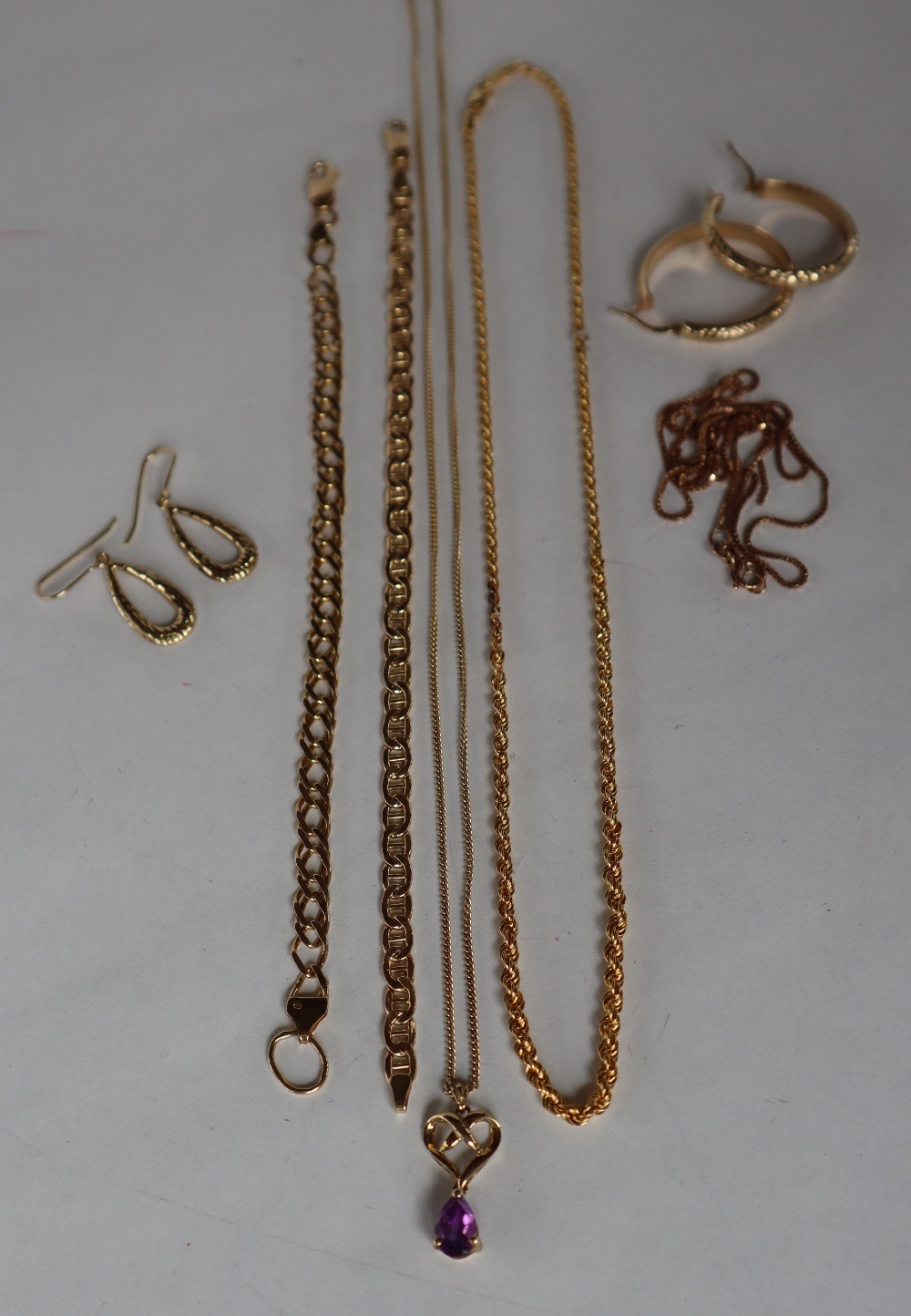 Two 9ct gold bracelets together with 9ct gold necklaces, earrings and pendant, - Bild 2 aus 3
