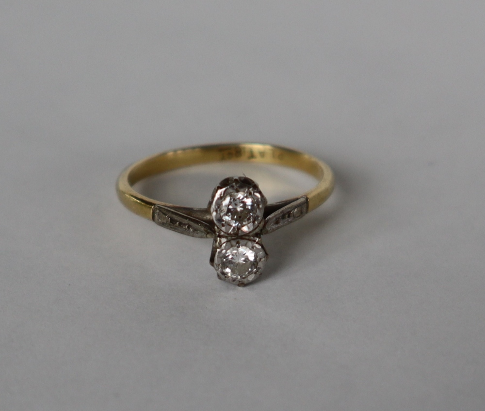 A two stone diamond ring set with old round cut diamonds to a white metal setting and yellow metal - Image 3 of 6