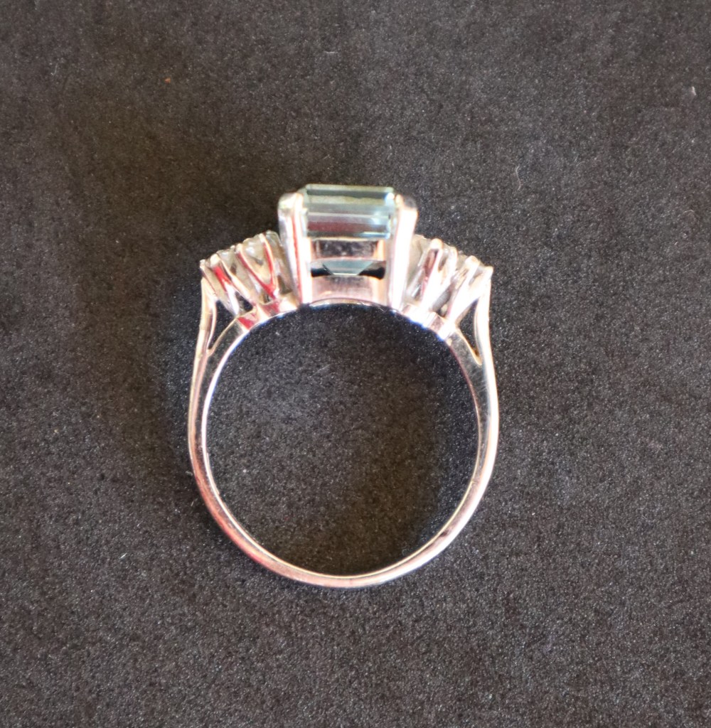 An aquamarine and diamond dress ring, set with an emerald cut aquamarine approximately 3. - Image 4 of 7