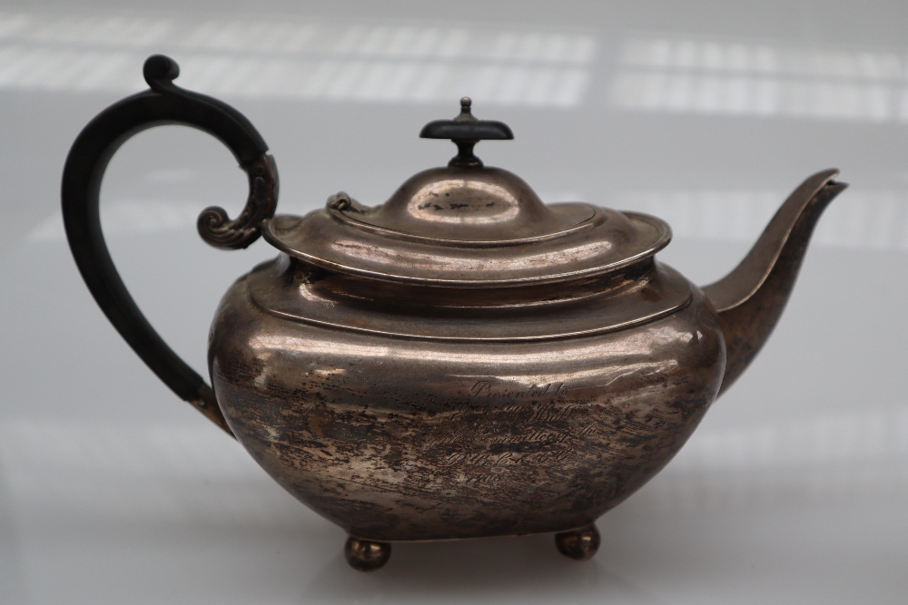 A George V silver teapot, of oval form on ball feet, Sheffield, 1922, - Image 6 of 7