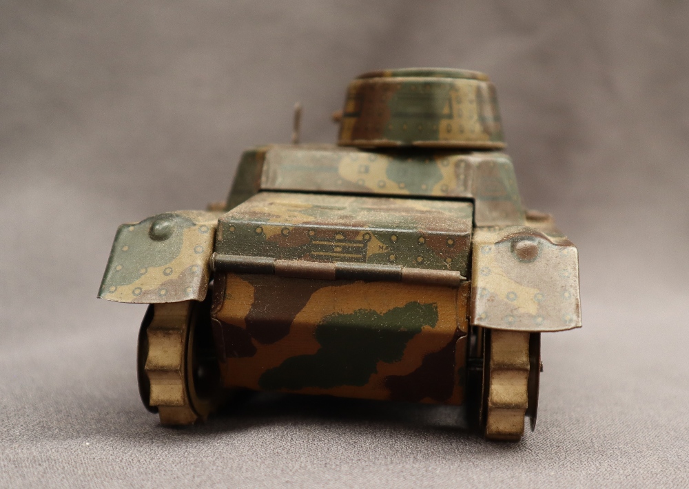 A Gama Montage tin plate tank, - Image 5 of 9