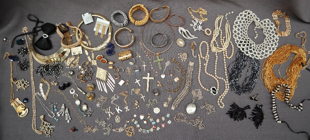 Assorted costume jewellery including rings, locket, chains, bangles, - Image 2 of 6