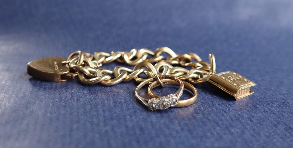 A 9ct yellow gold bracelet with twisted oval links, to a heart shaped padlock clasp, - Image 2 of 3