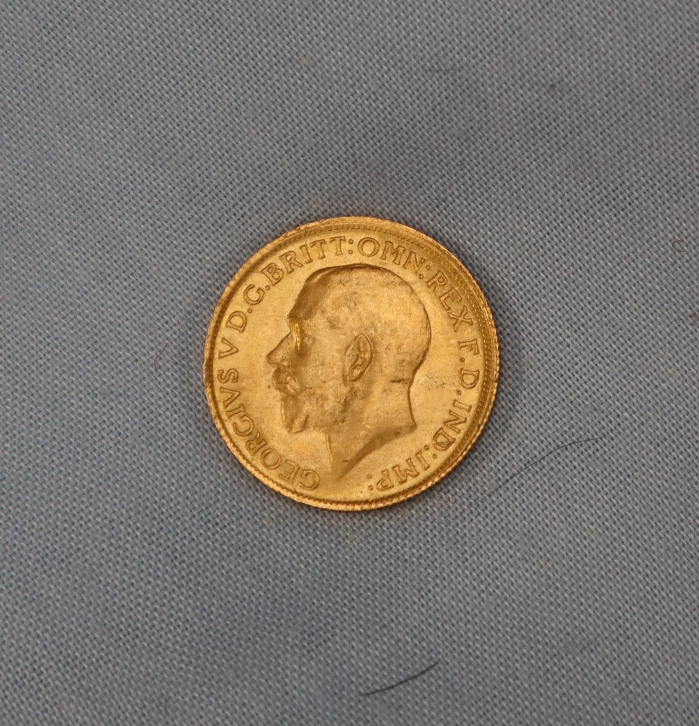 A George V gold sovereign dated 1915 - Image 2 of 2