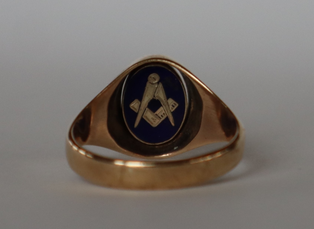 A 9ct gold Masonic ring with revolving panel, size V 1/2 together with two 9ct gold signet rings, - Image 4 of 4