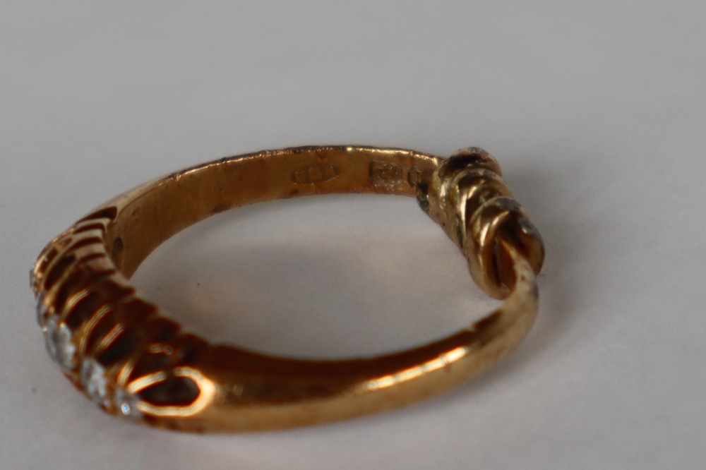 A five stone diamond ring, set with graduating old cut diamonds to an 18ct yellow gold shank, - Bild 6 aus 6