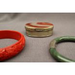 A hardstone box, together with a lattice ring, a jade bangle, another bangle, other wristwatches,