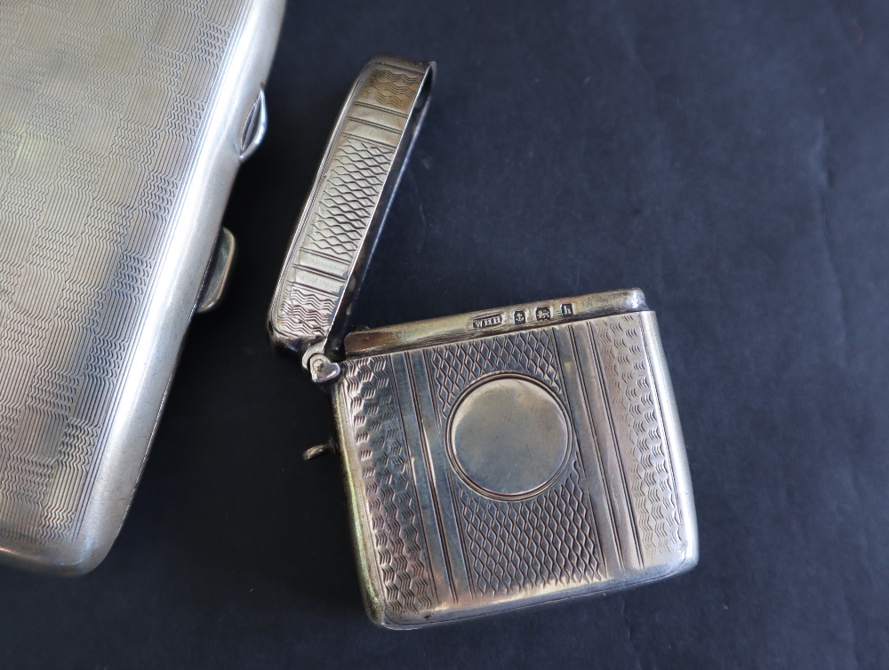 A George V silver cigarette case of rectangular form with a chequer board pattern and initials, - Bild 3 aus 3