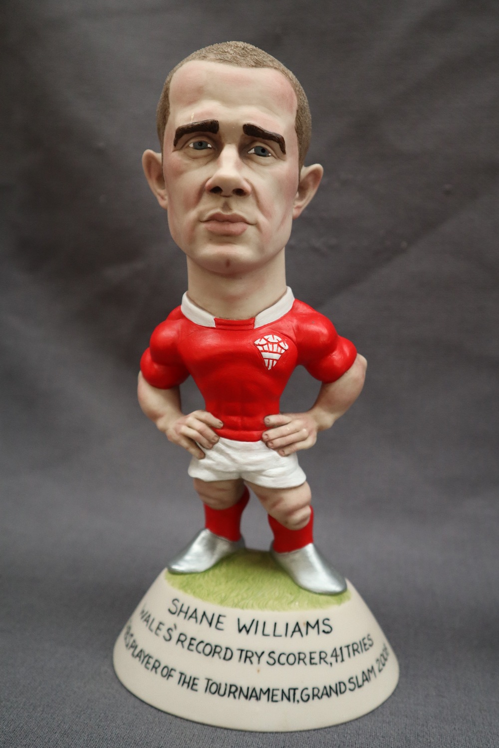 A World of Groggs limited edition resin figure of Shane Williams, Wales' record try scorer, - Bild 4 aus 8