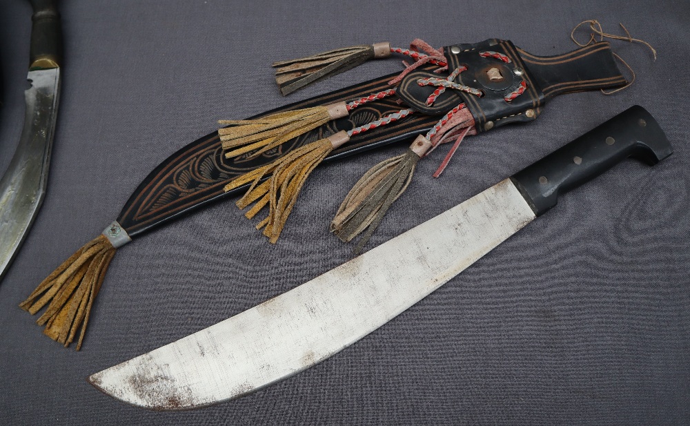 A curved Kukri dagger with a turned wooden metal mounted grip, - Image 6 of 9