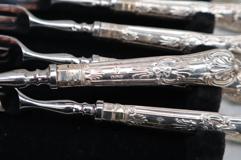 A set of twelve silver zodiac spoons, sculpted by David Cornell by John Pinches, with certificate, - Bild 4 aus 4