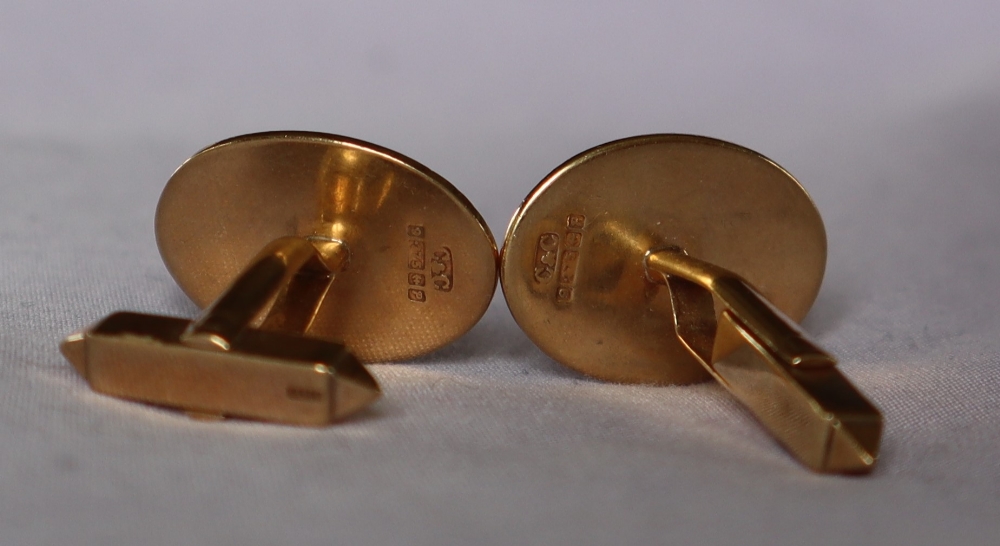 A pair of 9ct yellow gold cufflinks of oval form with engine turned decoration on a post and swivel, - Image 3 of 4