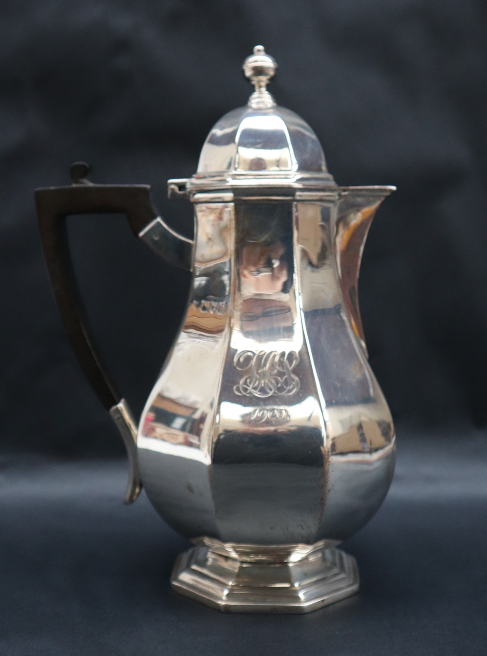 An Edward VII silver baluster hot water pot, London, 1908,