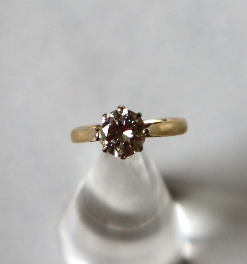 A solitaire diamond ring, the round brilliant cut diamond approximately 1. - Image 2 of 6