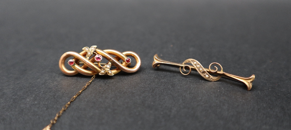 A 9ct yellow gold scrolling bar brooch set with rubies and seed pearls together with another seed - Image 2 of 4