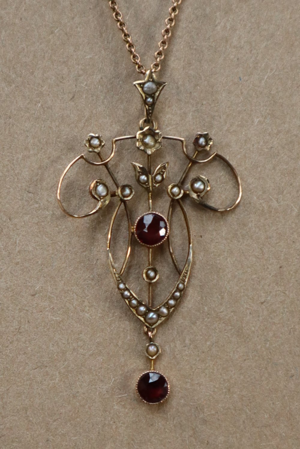 An Edwardian 9ct yellow gold garnet and seed pearl pendant on a 9ct gold chain, - Image 3 of 6
