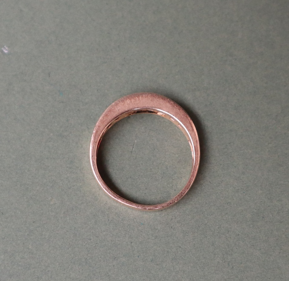An 18ct gold diamond half eternity ring, set with nine round brilliant cut diamonds, size N 1/2, - Bild 3 aus 4