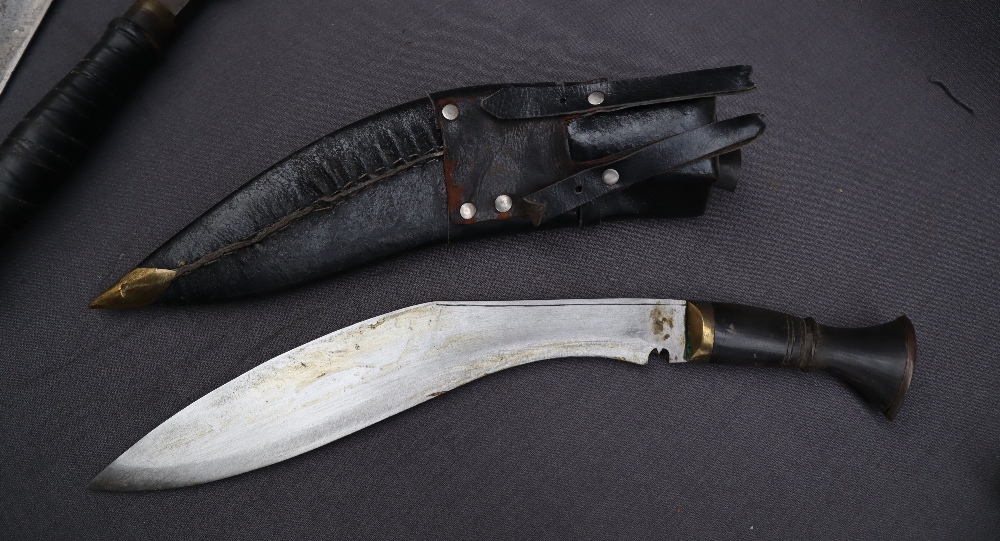 A curved Kukri dagger with a turned wooden metal mounted grip, - Image 8 of 9