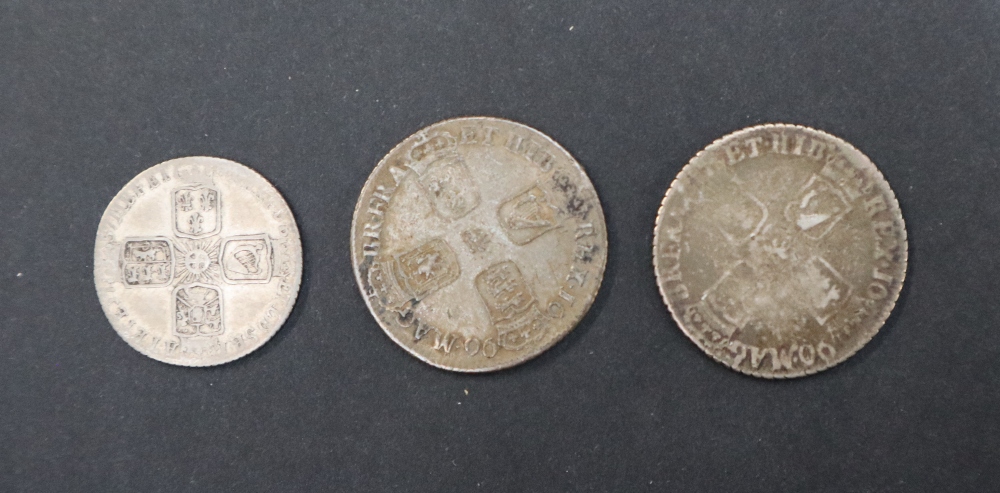 Two William III silver shillings dated 1696 together with a 1757 silver sixpence - Bild 2 aus 2