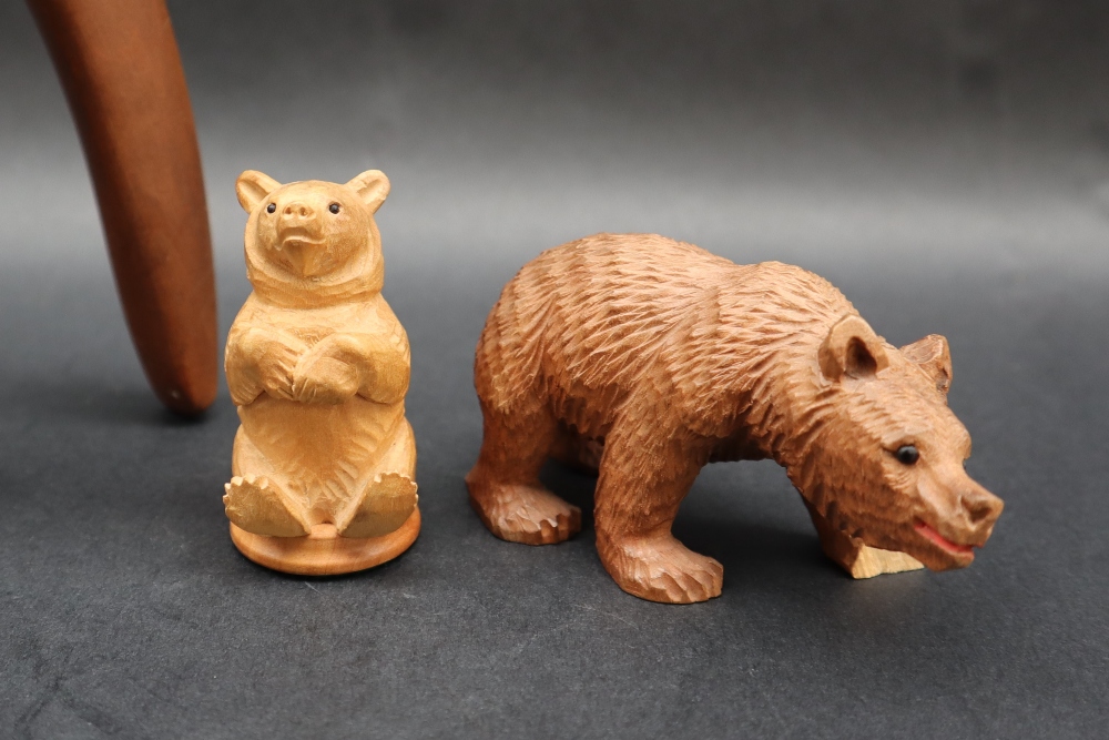 A Black Forest carved Bear lever nut cracker together with two carved bear topped bottle stops, - Bild 4 aus 9