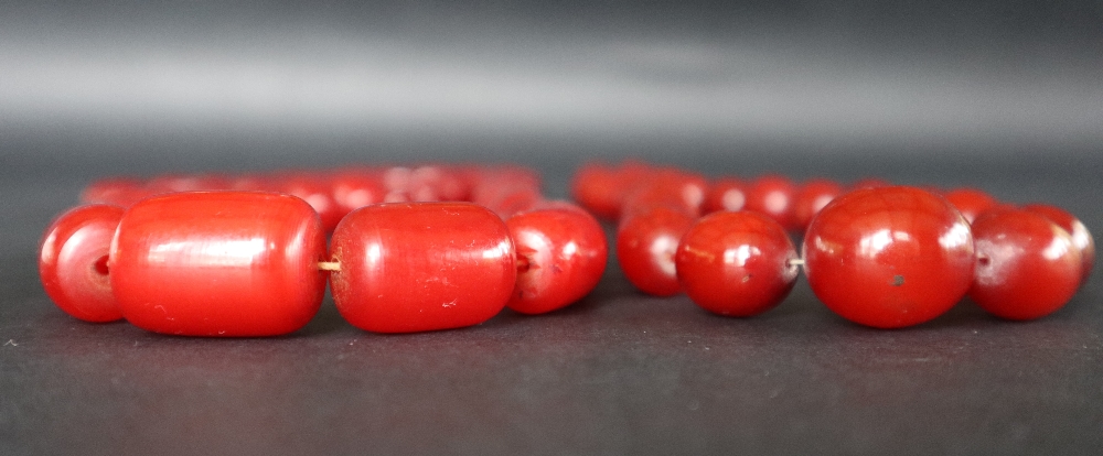 A Cherry Amber / Bakelite bead necklace, with barrel shaped beads ranging in size from 27mm to 15mm, - Image 3 of 8