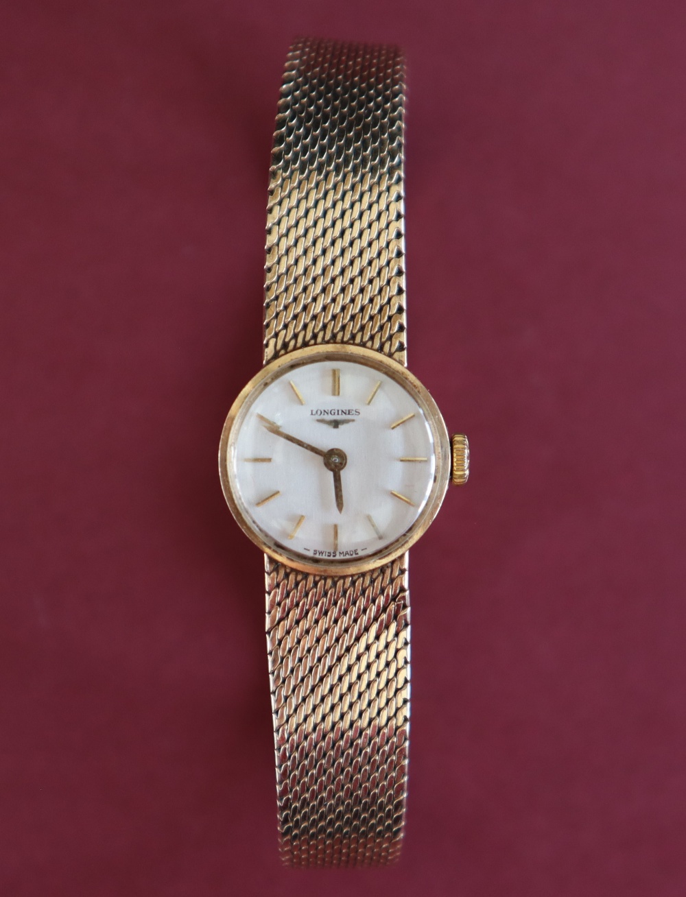 A lady's 9ct gold Longines wristwatch with a circular dial with batons on an integral strap - Image 3 of 5