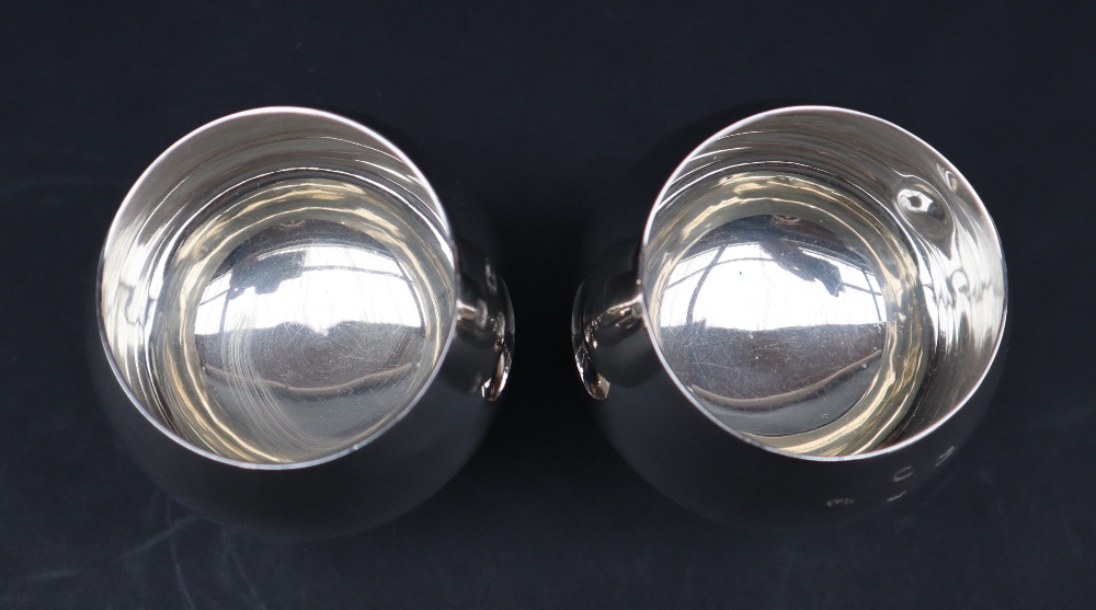 A pair of Elizabeth II silver brandy balloons, Sheffield, 1975, Pinder Brothers, - Image 6 of 7