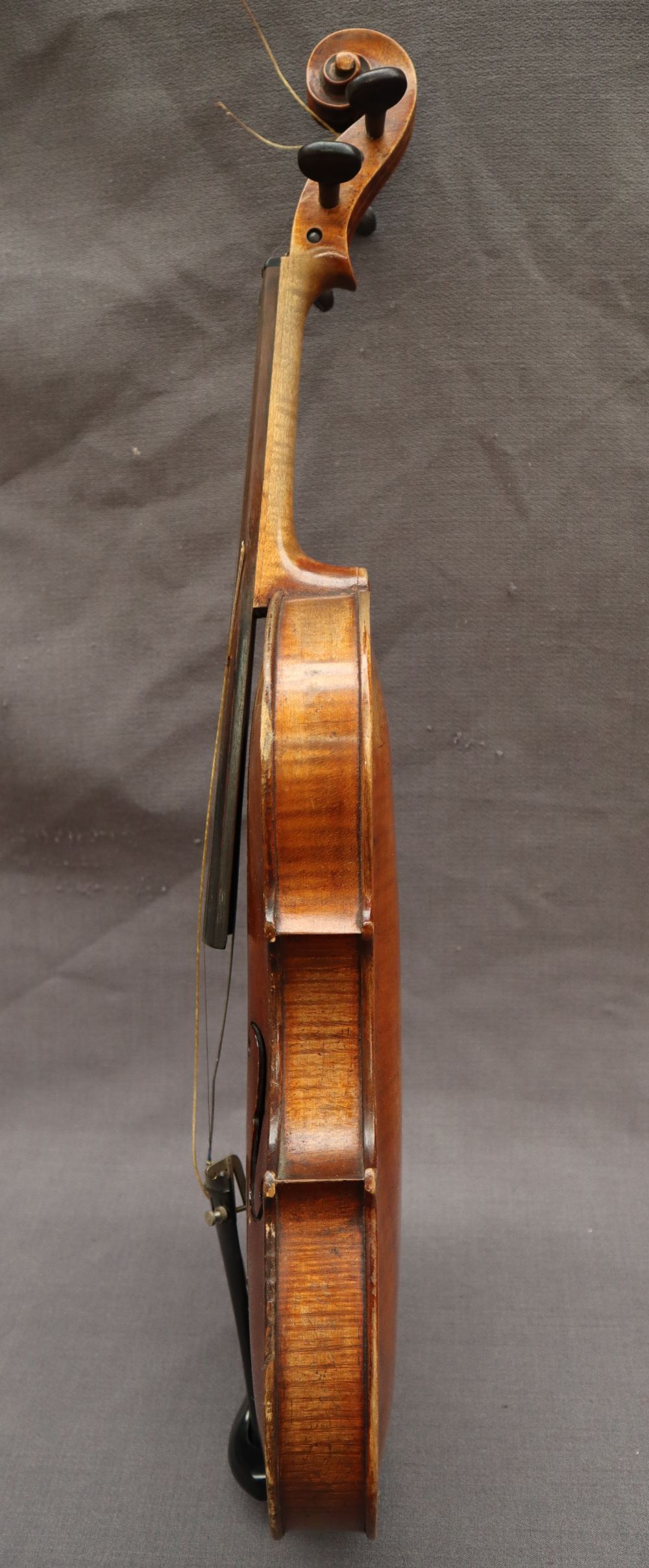 A Violin with two piece back and ebony stringing, overall 58.5cm long, back not including button 35. - Bild 5 aus 14