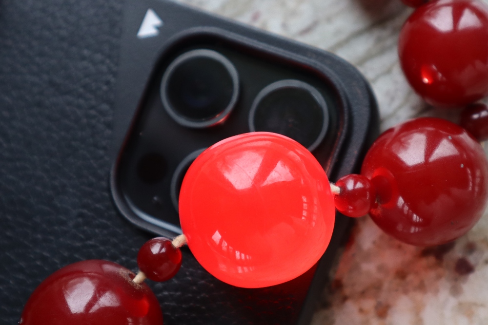 A string of cherry amber / bakelite beads, - Bild 7 aus 9