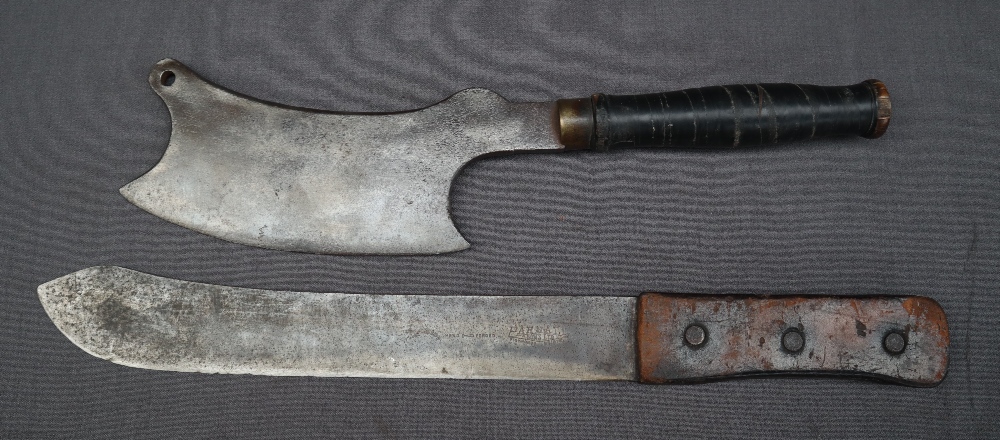 A curved Kukri dagger with a turned wooden metal mounted grip, - Image 4 of 9