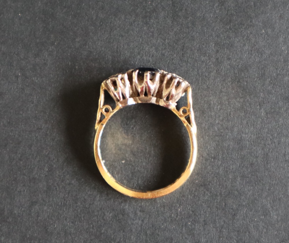 A sapphire and diamond ring, - Bild 4 aus 7
