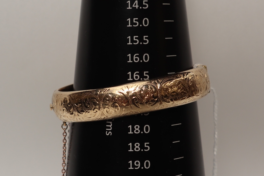 A 9ct yellow gold hinged bangle decorated with scrolls, - Image 5 of 6